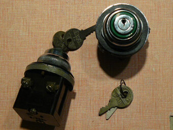 Náhradní díly pro starší elektronické přístroje TESLA a jiné - 17