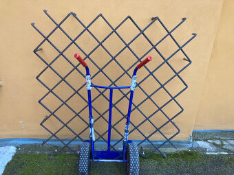 Mříže dva kusy kovové svařované okenní za 3.000 kč - 17