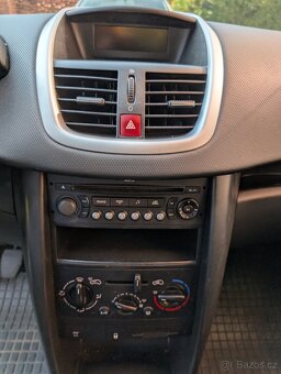Peugeot 207 1,4 benzín - 17