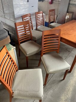 Dřevěný stůl s šesti židlemi značky Calligaris - 17