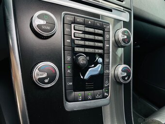 Volvo XC60 2.4 D5 4x4 MANUÁL R-DESIGN KAMERA FACE SERVISKA - 17