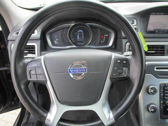 VOLVO XC70 2,4D 133kw Geartronic Momentum AWD 2015 - 17