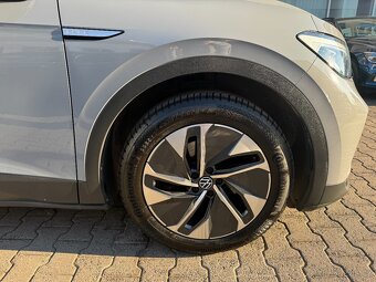VW ID.4 Pure 125kW 64tkm Navigace Webasto DAB Full LED - 17