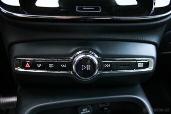 Volvo XC40 T3 163k Momentum Pro A/T - 17