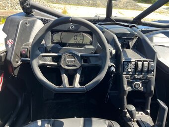 CAN-AM MAVERICK X3 Turbo RS - 17