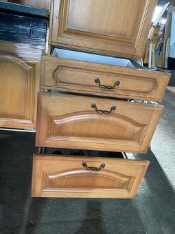 Masivní kuchyňská linka z Německa se spotřebiči - 17