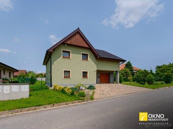 Moderní dům s garáží a zahradou - 17