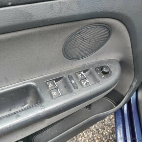 Volkswagen Golf Plus, 1.9TDI 66KW,KRÁSNÝ,150TKM,1MAJ - 17