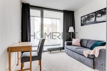 Stylový a prostorný byt 4+kk s panoramatickou lodžií, Praha  - 17