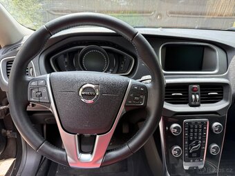 Volvo V40 D3 110 kW, 2017, 1. majitel, nezávislé topení - 17