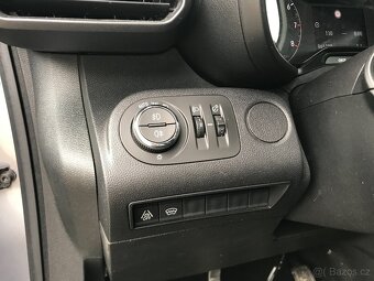 Opel Combo LIFE MAXI 1.2 T 81 kW r.v.2022/8 ČR původ 1.MAJ - 17