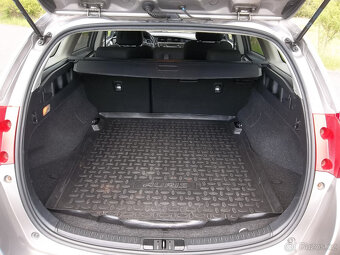 Toyota Auris 1,6 Kombi, r.v. 06/2015, najeto jen 103tkm - 17