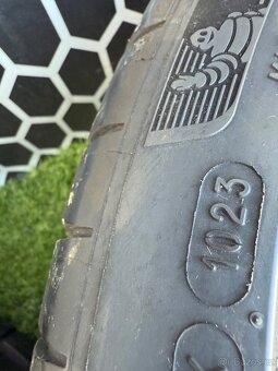 Audi A4 S4 B9 - AUDI ROTOR 245/35 R19 LETNÍ ORIGINÁLNÍ SADA - 17