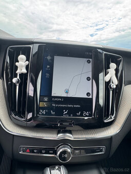 Volvo XC60 D5 Momentum AWD A/T - 17