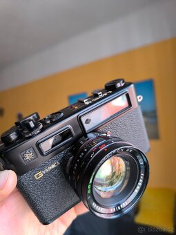 Krásný fotoaparát na film Yashica Electro 35 GTN (černá) - 17