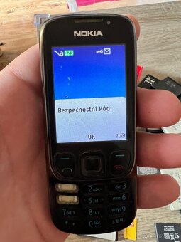 Prodám staré mobilní telefony s příslušenstvím - 17