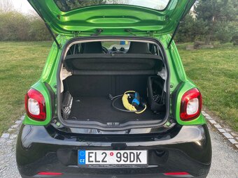 Smart EQ Forfour, SOH 94%, el.střecha, výhřev, první majitel - 17