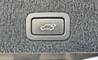 VOLVO V70 D4 120KW 5-VÁLEC 1.MAJ XENON KŮŽE TAŽNÉ. ALU - 17