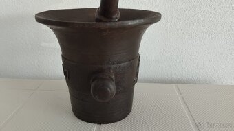 Starý válečný litinový hmoždíř s dělem a rokem 1914-1917 - 17