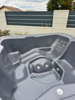 Čtvercová koupací káď (s místem k ležení) - 17