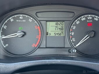 Škoda Fabia II 1.2 HTP 54 587 km rok 2008 (benzín) - 17