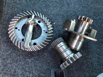 Originální nové náhradní díly z vojenského depozitu spojka - 17