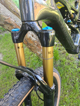 Zánovní našlapané karbonové elektrokolo S-WORKS, vel. S4(L) - 17