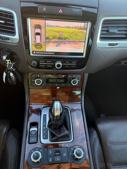 VOLKSWAGEN TOUAREG 3.0 TDI 180KW  TOP VYBAVA WEBASTO XENONY - 17