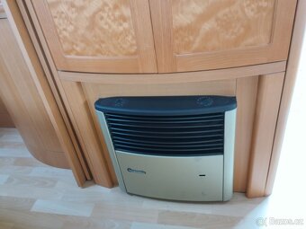 HOBBY 495 UFe č.703. Pro 4. Fr. postel. Sprcha. Rok 2007. - 17