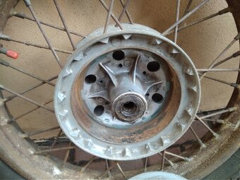 JAWA kompletní kola 16“ (3 ks) originál i původní stav - 17