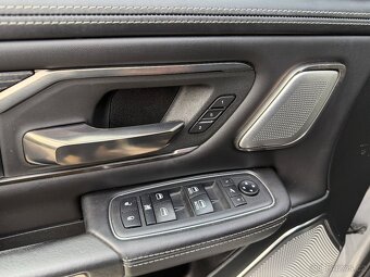 DODGE RAM LIMITED HEMI CREWCAB - 17