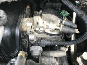 Ford Focus C-MAX 1,6TDCi 66kW 2006 - díly - 17