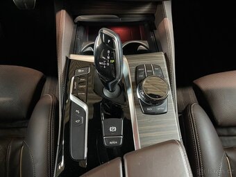 BMW Řada 5, 550i r.2017, X-Drive, 77 t.km. - 17