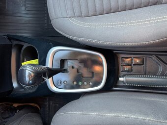 Toyota Yaris HYBRID 1,5 54 KW STK - 17