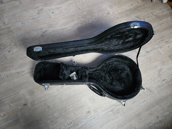 Zánovní česká celomasivní mandolína ULMA s kufrem - 17