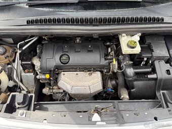 Peugeot 5008 1,6 i 88kW 7 MÍST KLIMA 2. MAJITEL - 17