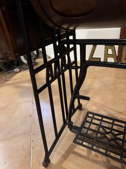 Prodám šicí stroj Lada - 17