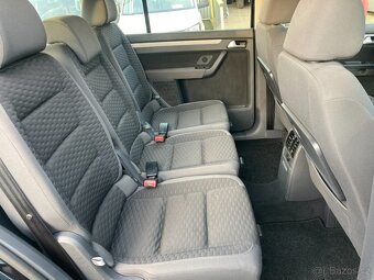 VOLKSWAGEN TOURAN DSG 2,0TDi 5míst záruka km - 17