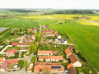 Prodej hospodářské usedlosti se 2 rodinnými domy - 17