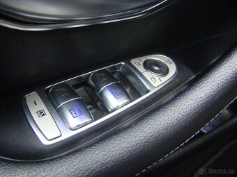 Mercedes-Benz Třídy E 220CDi 4matic AUT. AVANTGARDE - 17