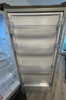 Prodám lednici s mrazákem značky Beko v šedé barvě. - 17
