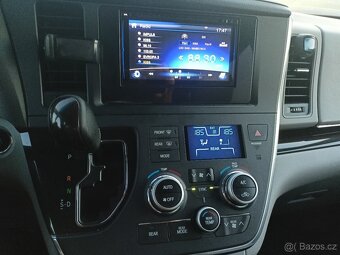 TOYOTA SIENNA XLE 3,5 V6 AWD  2015 NOVÝ MODEL 7 míst LPG - 17