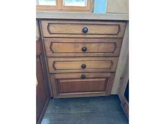 Krásná venkovská dubová kuchyně se spotřebiči,5447 - 17