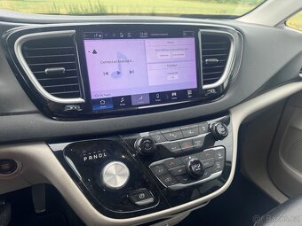 Chrysler Pacifica 3,6 L RU RADAR ADAPTTEMP 2022 - 17