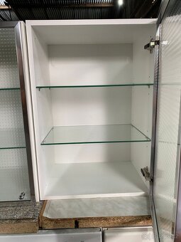 Moderní kuchyňská linka se spotřebiči - 17