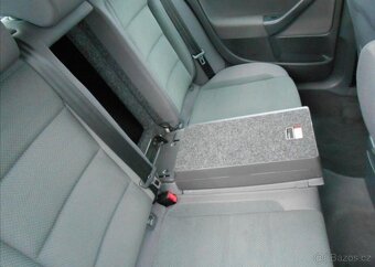 Volkswagen Golf 1,6 85 kW KLIMA Serviska benzín - 17