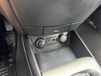 Hyundai i30 1,4 16V 80kW CVVT KLIMA 2 SADY KOL - 17