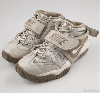 ADIDAS X SONG FOR THE MUTE SHADOWTURF vel.44 - 17