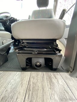 Transporter T5 2,5 TDI obytný - 17