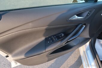 Opel Astra 1.2T,96kW,EditionST,1majČR,Serv.kn. - 17